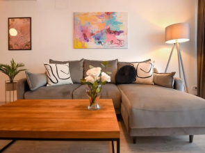 SUGAR RUSH - Modern 1BR Apt with Balcony