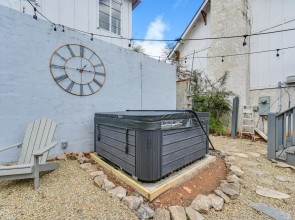 Lakefront Landrum Home w/ Deck, Fire Pit & Kayaks!