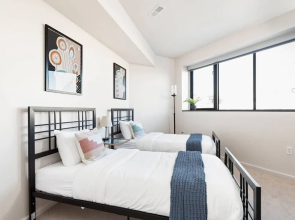 Upscale 3BR Penthouse by CozySuites