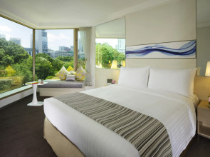 The Royal Pacific Hotel & Towers