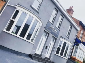 Albert Luxury Hottub and Jacuzzi Apartments