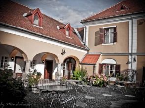 Gombas Kuria Mansion Boutique BB