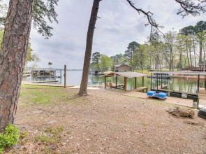 Cozy Lake Cabin w/ Dock in Hot Springs Nat'l Park