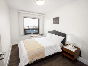21st Floor Two Bedroom Downtown Unit Free Parking