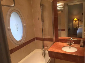 Hôtel Suites Unic Renoir Saint Germain