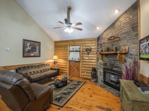 Hi-bear-nate by Eagles Ridge Resort