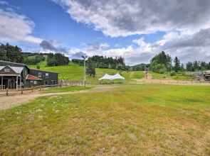 Timber Home: Walk to Slopes & N Conway Shops!