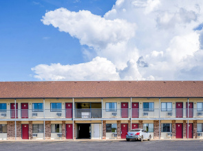Capital O Aurora Inn Monett US 60