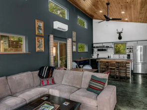 Cozy Laurel Cabin