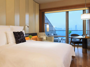 Renaissance Hong Kong Harbour View Hotel