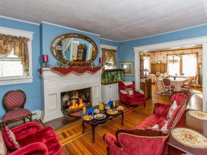 Avon Manor Inn B&B & Cottage