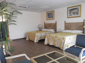 Hotel Plaza Los Arcos