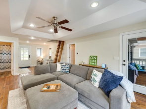 Lakefront Edgerton Cottage w/ Deck & Grill!