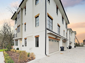 New Listing! Stylish All-suite End Unit W/ Garage 3 Bedroom Townhouse