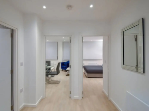 Silbury MK City Apartment With Parking