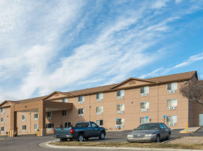 Super 8 by Wyndham Henderson North East Denver