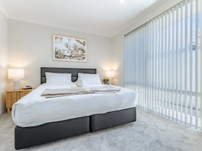 Bright & Airy 3-bed House Near Rockingham Beach