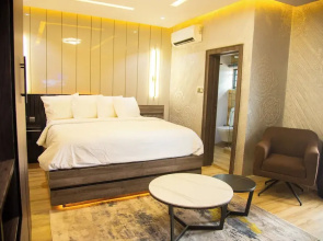 Fullbliss Hotel and suites
