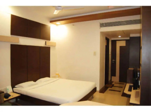 Vista Rooms At Dhar Road