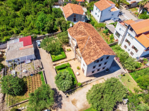 Apartments Pharos