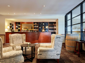 Holiday Inn Warwick Farm by IHG