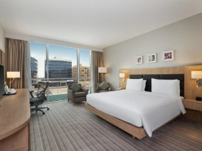 Hilton Garden Inn Dubai, Mall Avenue