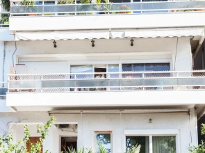Fabulous Apartment Across Flisvos