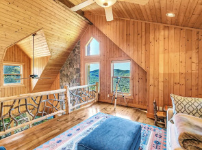 4 Mi to Sapphire Ski! Mtn-view Cabin w/ Deck