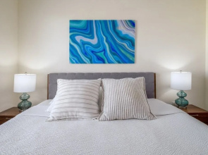 Penthouse Gem 3 Bedroom Condo by Redawning