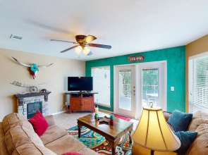 Ww I303 Guadalupe Paradise! 3 Bedroom Condo by RedAwning