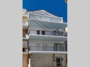 Ρήγας: Όμορφα στο Μεσολόγγι, Διαμέρισμα Β2
