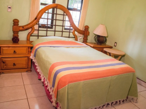 Casa Grande y Privada con Jardín
