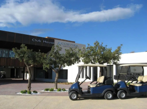 First Floor Non Smoking Air Conditioned 4 Person Luxury Golf Apartment
