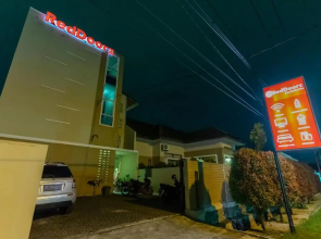 RedDoorz At Joyce Guest House Medan