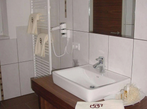 EB Hotel Garni