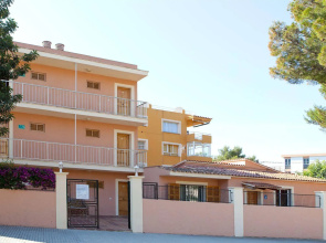 Naika Studios & Apartments
