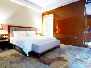 Ease Life Hotel (Neijiang Daqian Park)