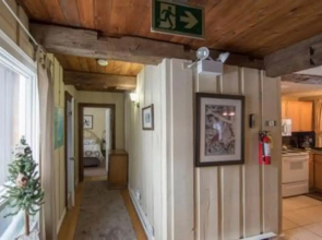 6 Bed Blue Mountain Cottage with Hot Tub 102