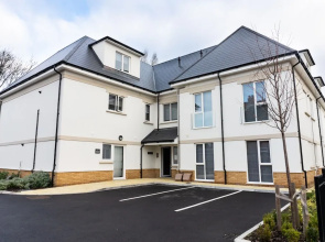 Magna House Apartments