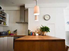 Modern 3 Bedroom Flat in Central Brighton Townhouse
