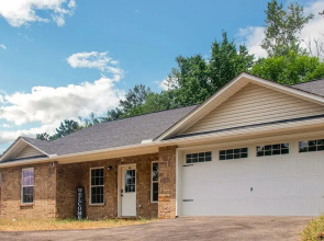 Cheerful 3-bedroom House With Private Parking 3 Home by Redawning