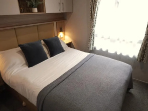 8 Guests - 3 Bedrooms - Pet Friendly - Lakeview