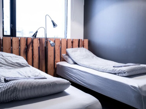 AU44 hostel