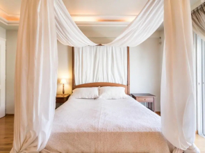 4 bdr Villa with Private Pool in Glyfada