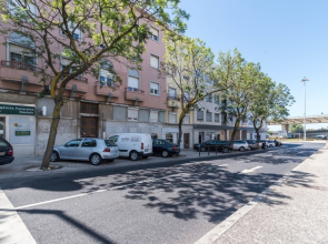 Charming 2 Bedroom Apartment at Restelo