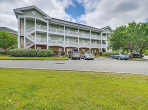 Myrtle Beach Condo w/ Large Balcony & Pool Access