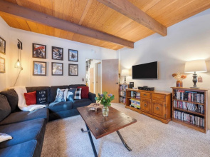 Mountain Cabin w/ Fireplace, Balcony & Easy Ski Access Bear Americana