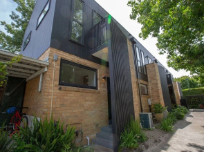 Designer Taste 2BR Townhouse@hawthorn