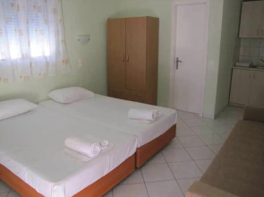Narkissos Rooms