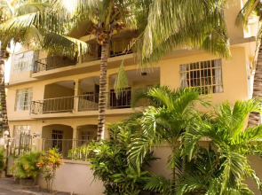 Apartment With one Bedroom in Trou-aux-biches, With Shared Pool, Furnished Terrace and Wifi - 1 km From the Beach